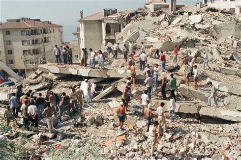 gölcük depreminde kaç kişi ölmüştü
